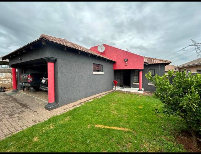 3 BEDROOM HOUSE FOR SALE IN BLUE HILLS
